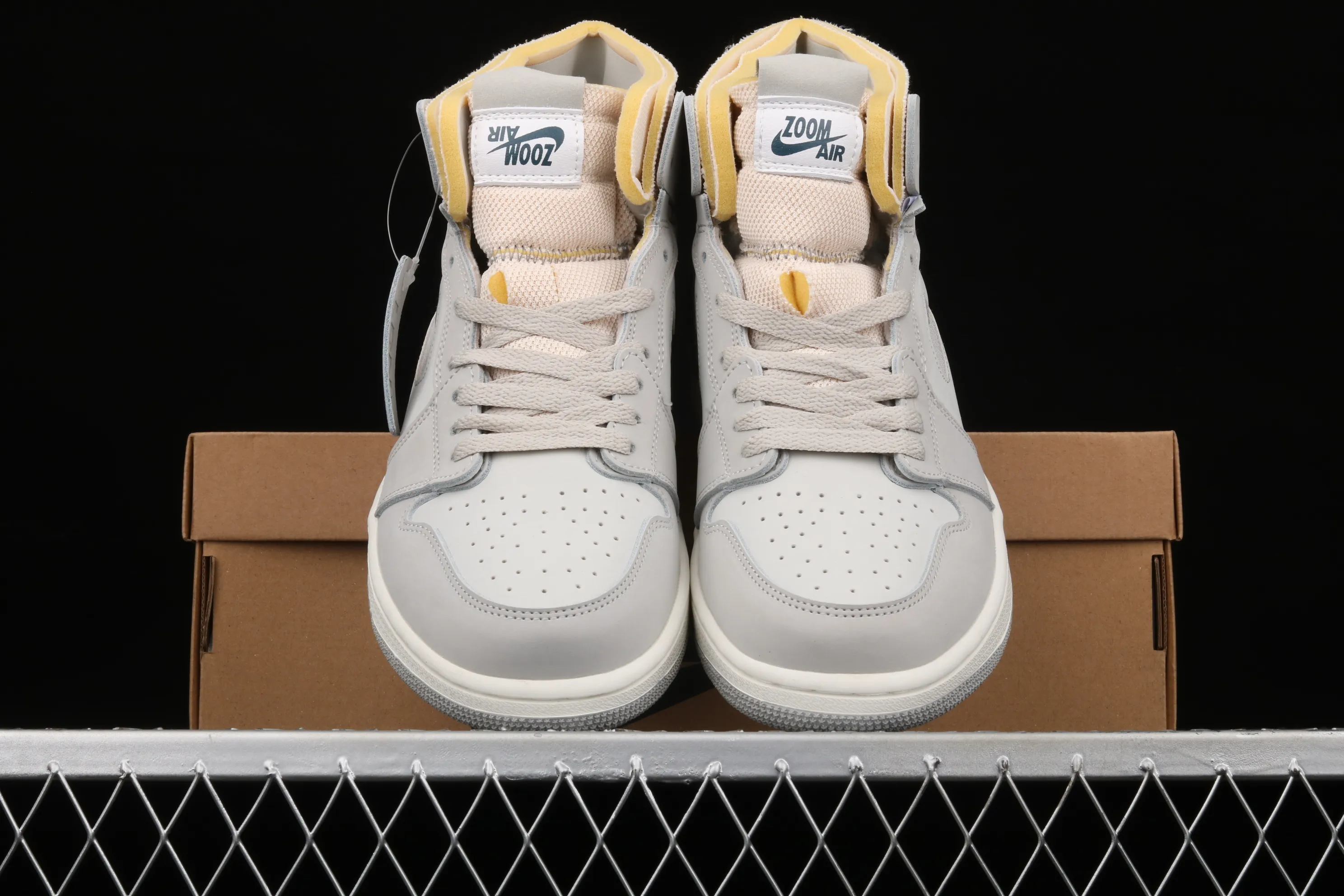 All categories Air Jordan Jordan series basketball shoes Air Jordan 1 High Z version Air Jordan 1 Zoom Comfort "London" AJ1 Joe 1 light gray color DH4268-001